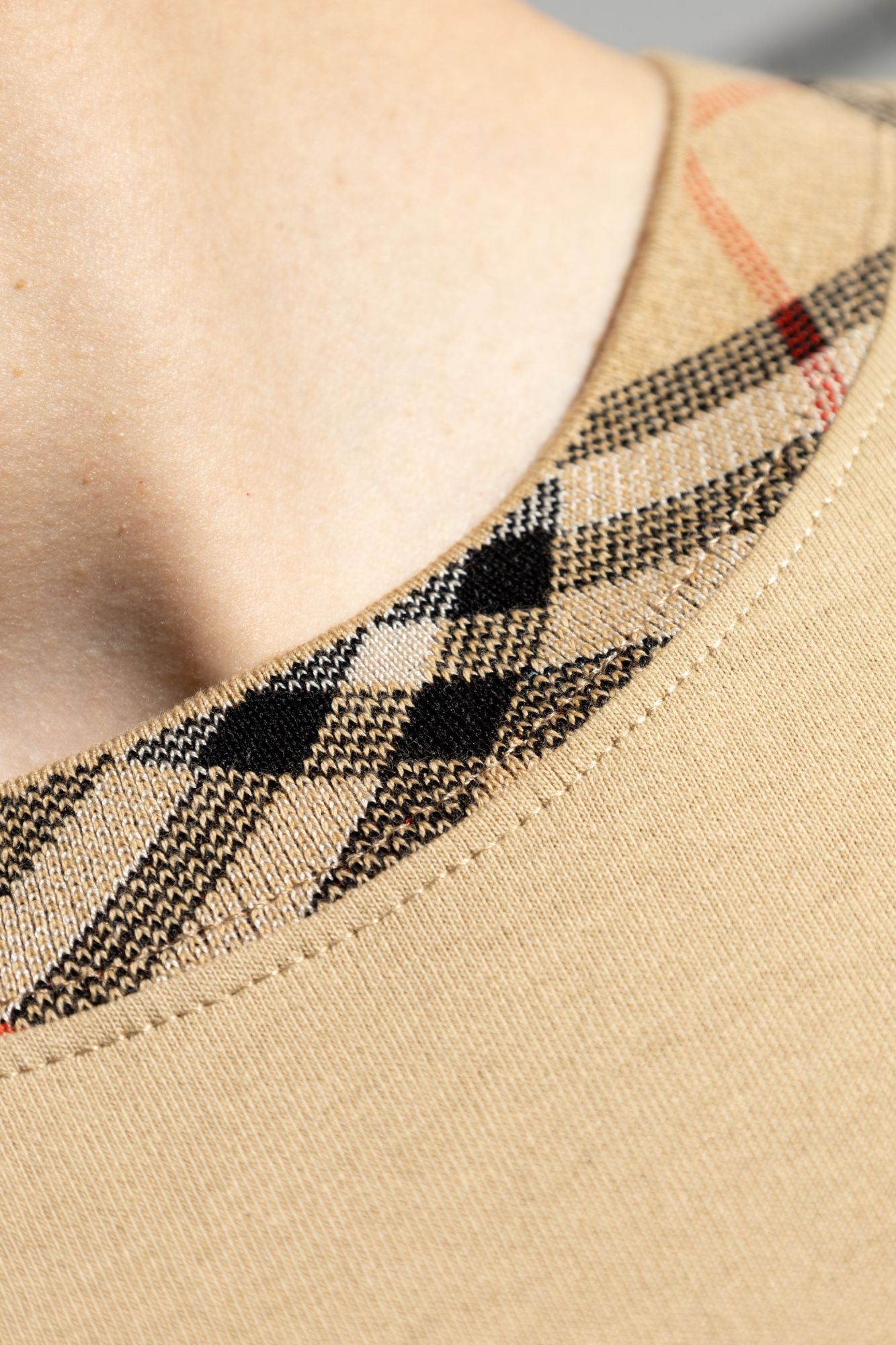 Burberry beigexred plaid T-shirts Tシャツ Czarny T-shirt z logo Burberry - Vitkac Polska
